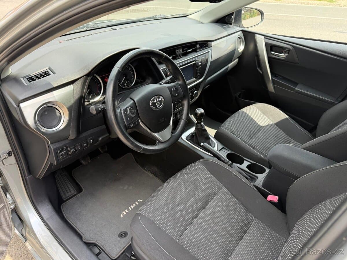 2013 Toyota AURIS - 9