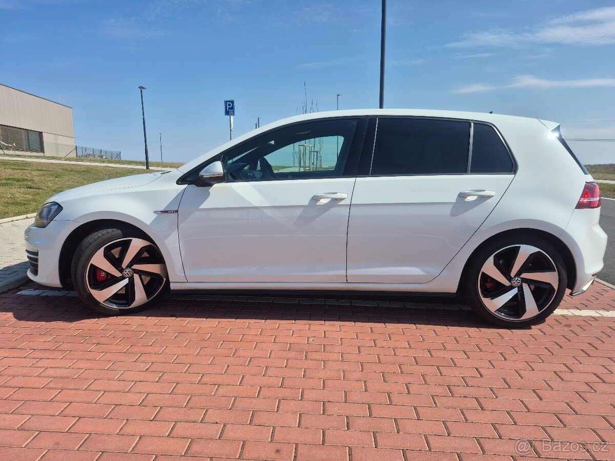 Volkswagen GOLF - 9
