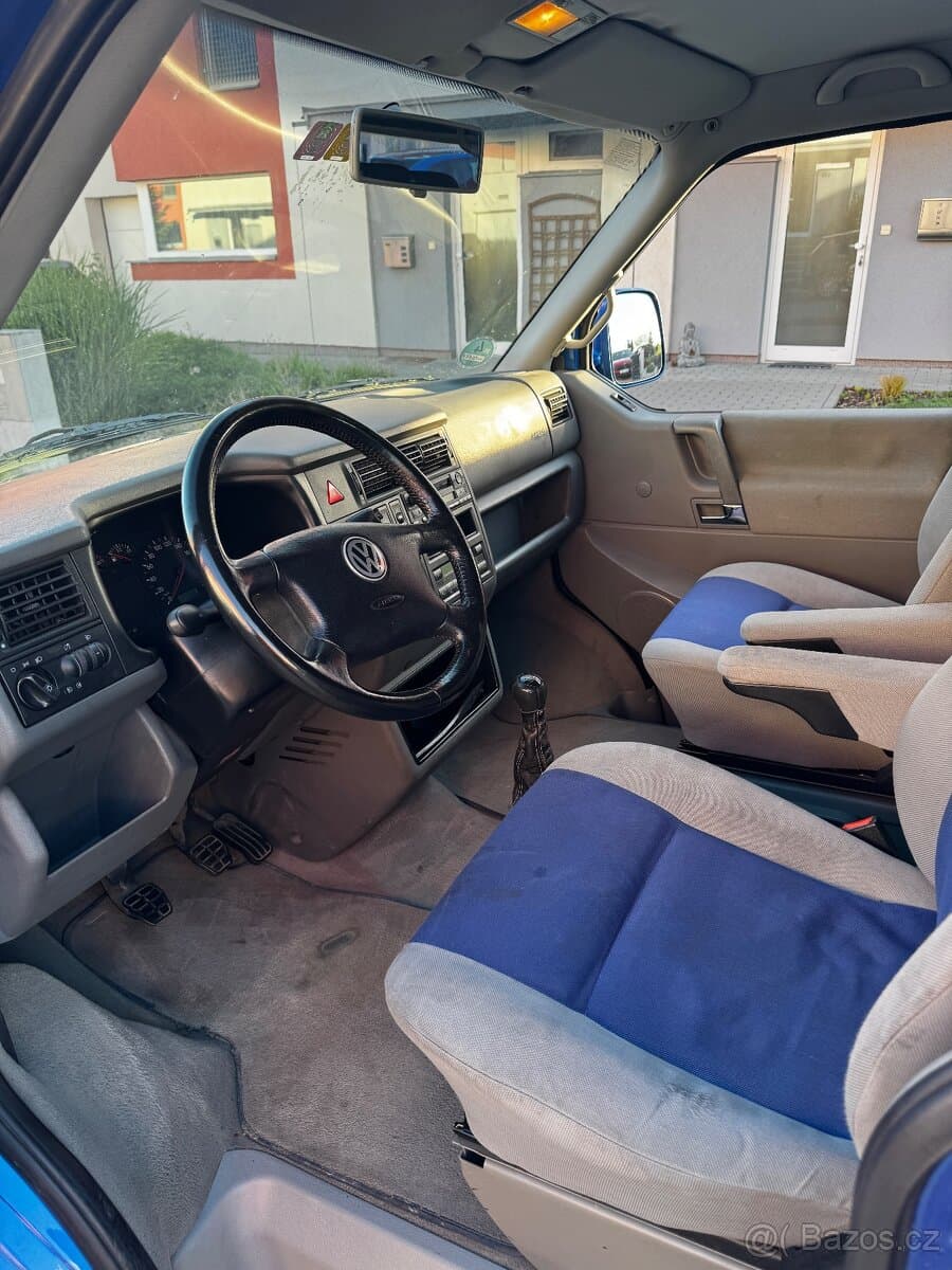 Volkswagen MULTIVAN - 17
