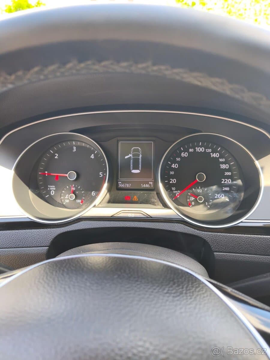 2015 Volkswagen PASSAT - 9