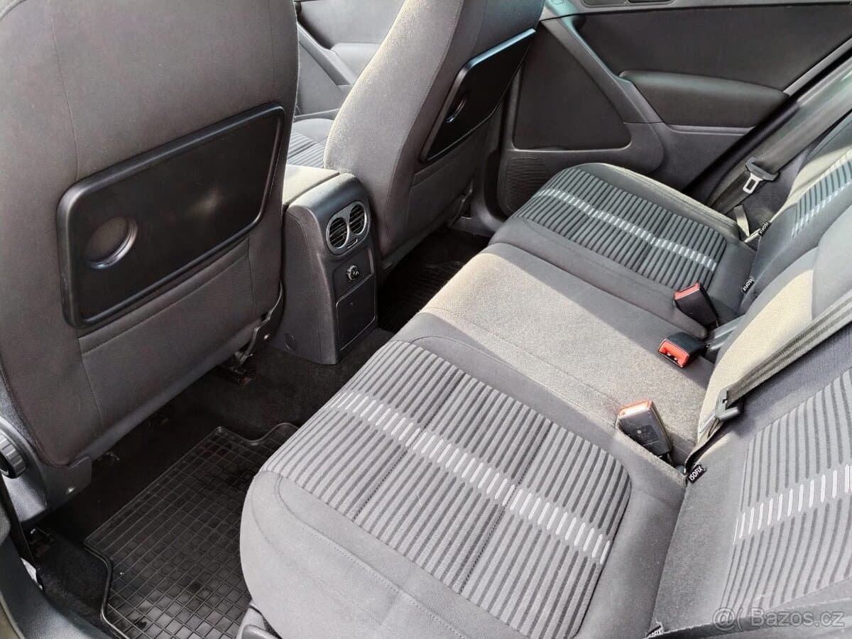 2010 Volkswagen TIGUAN - 9