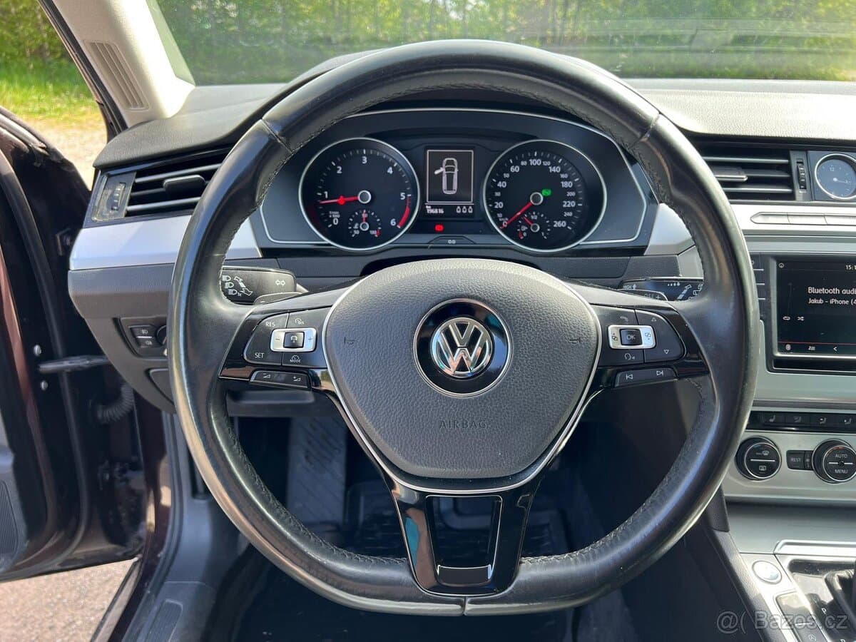 2015 Volkswagen PASSAT - 9