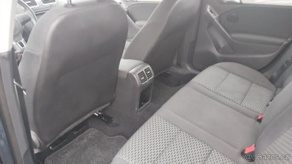 2010 Volkswagen GOLF - 9
