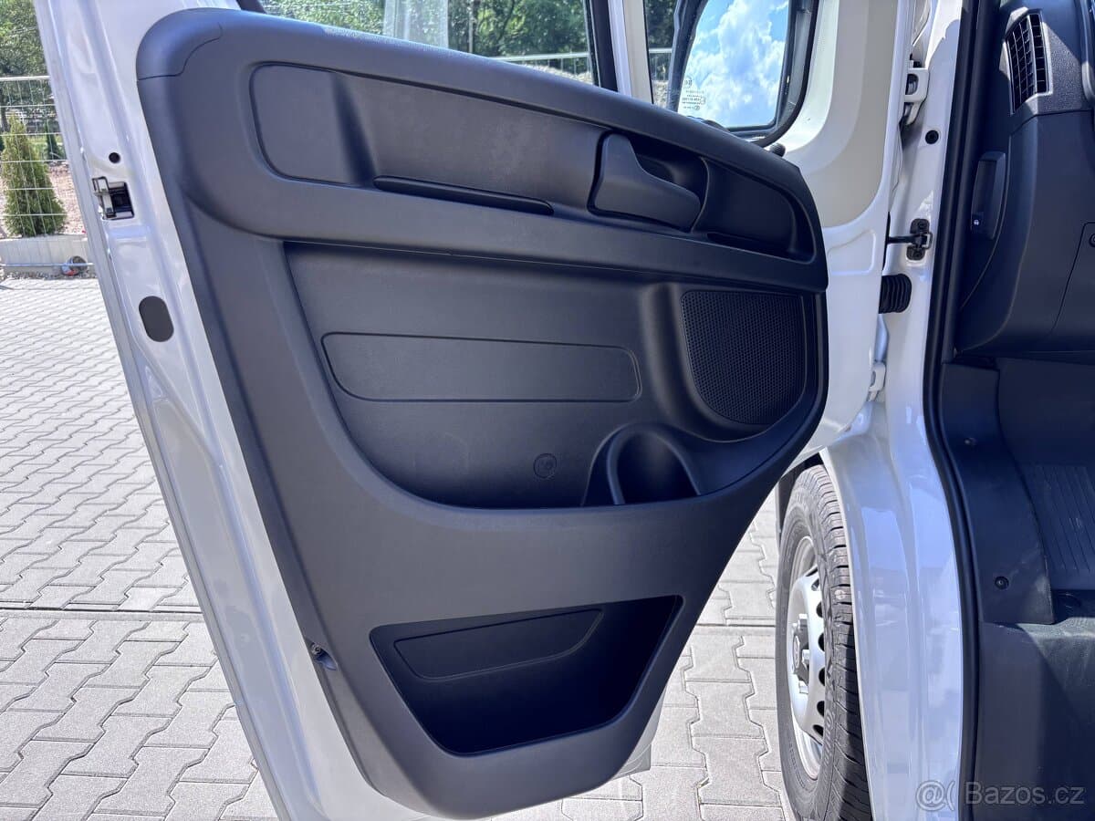2025 Toyota PROACE - 9