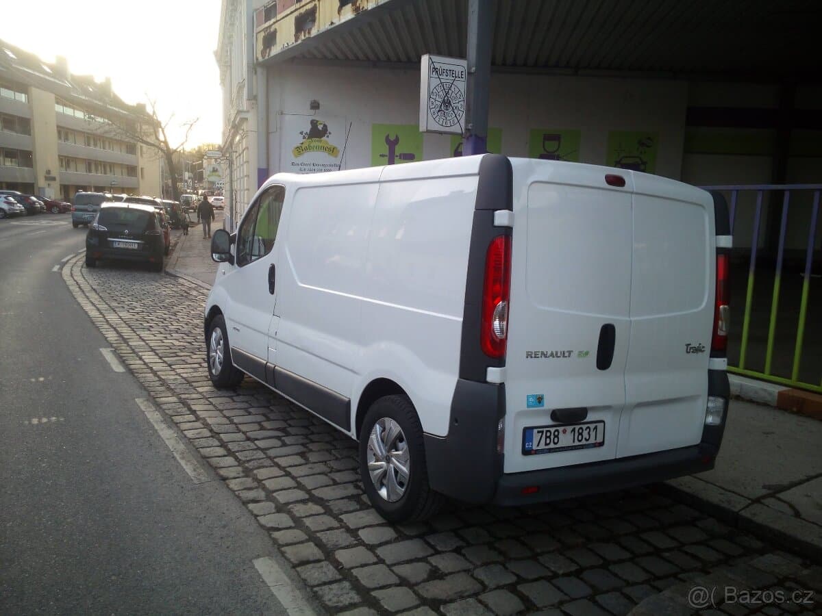 2010 Renault TRAFIC - 9
