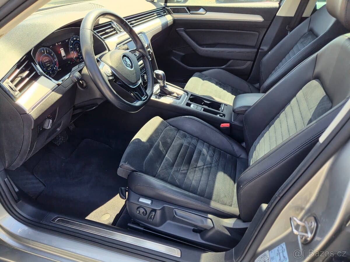 2015 Volkswagen PASSAT - 9