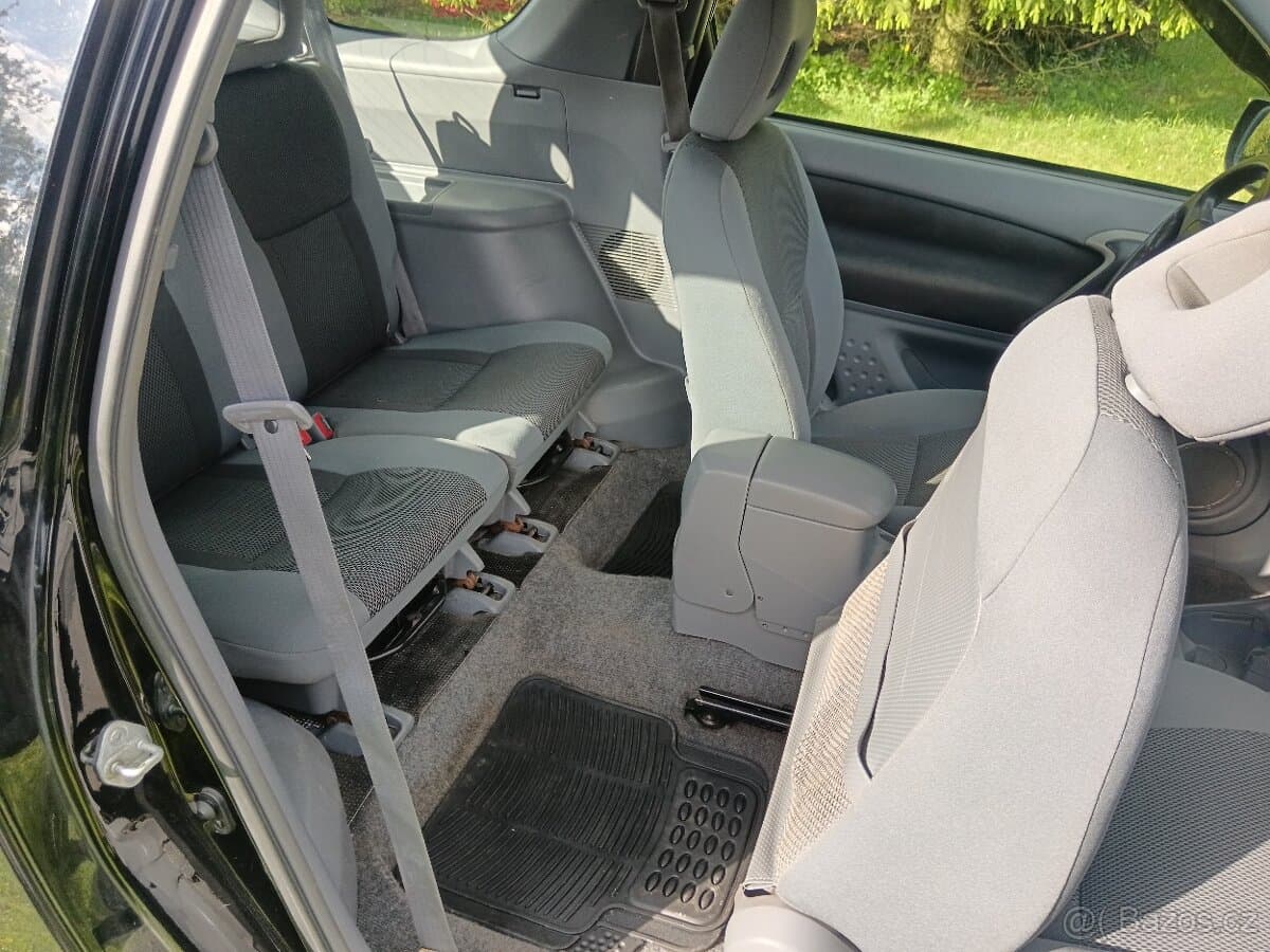 2002 Toyota RAV4 - 9
