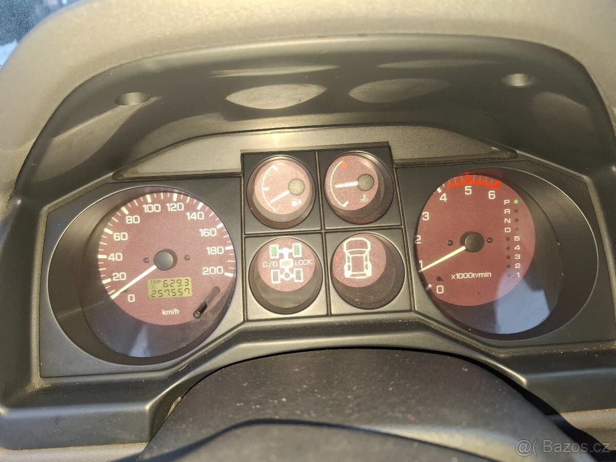2000 Mitsubishi PAJERO - 9