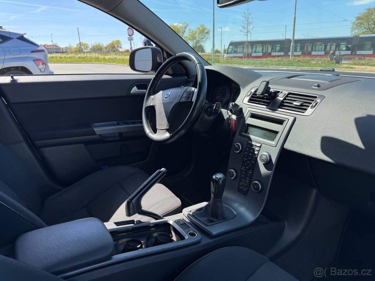 2011 Volvo V50 - 9