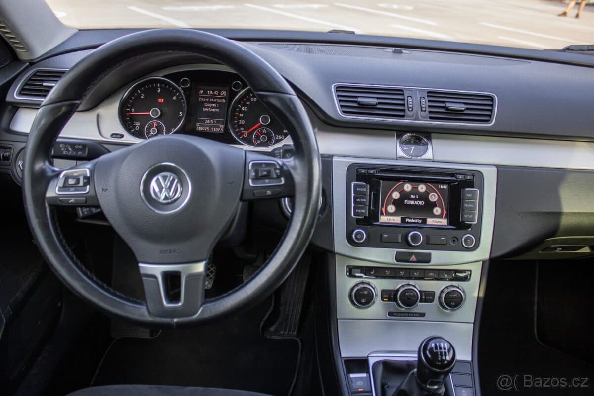 2014 Volkswagen PASSAT - 9
