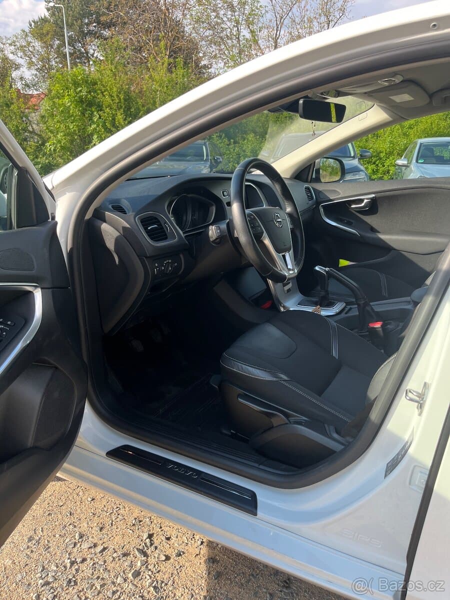 2017 Volvo V40 - 9