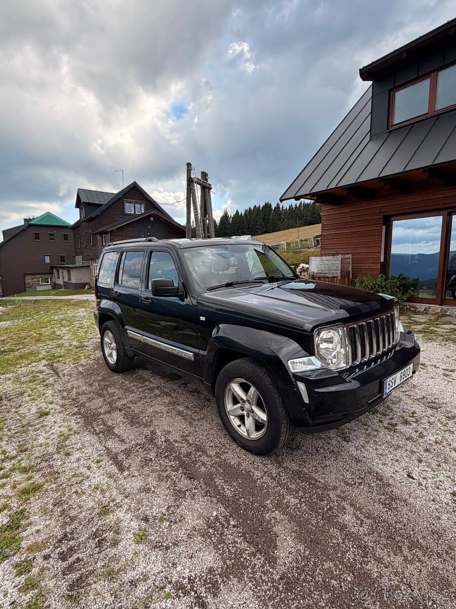 2010 Jeep CHEROKEE - 9