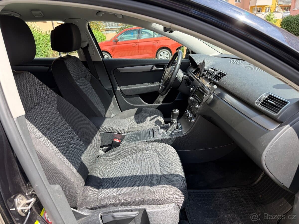 2014 Volkswagen PASSAT - 9