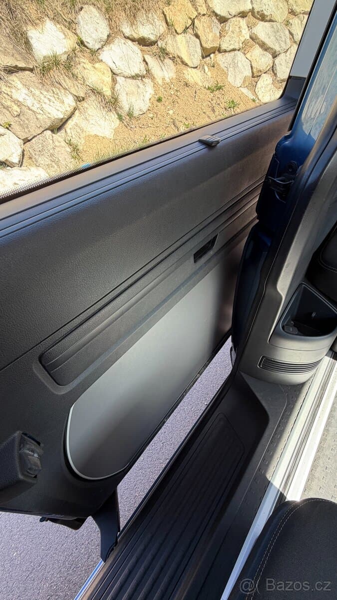 2018 Volkswagen MULTIVAN - 9