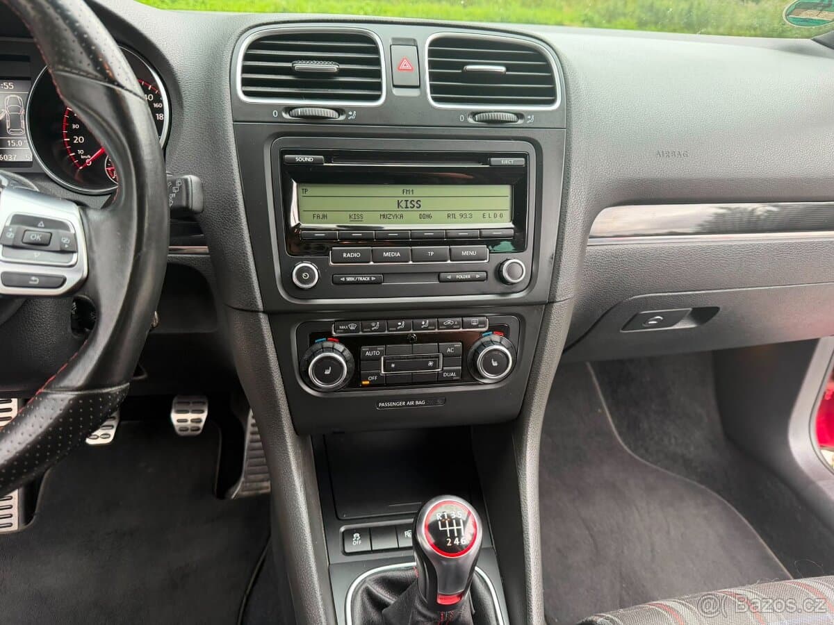 2010 Volkswagen GOLF - 9