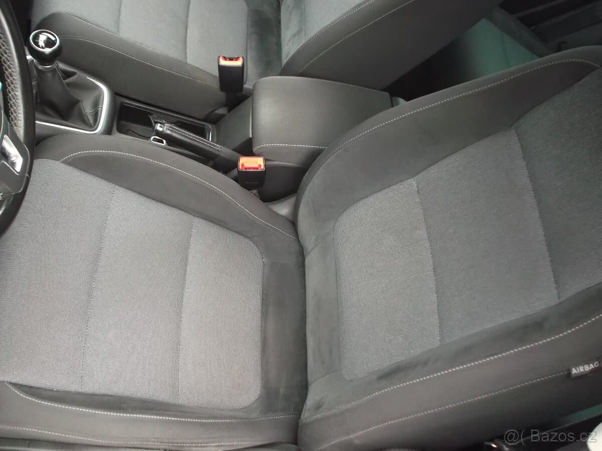2011 Volkswagen GOLF - 9