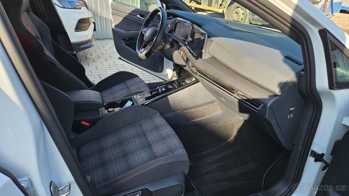2024 Volkswagen GOLF - 9