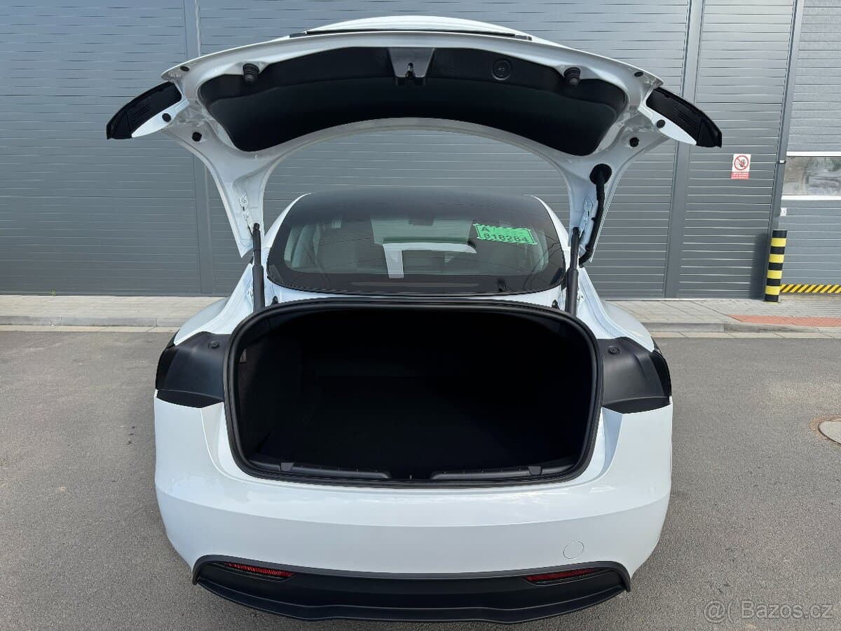 2026 Tesla MODEL 3 - 9
