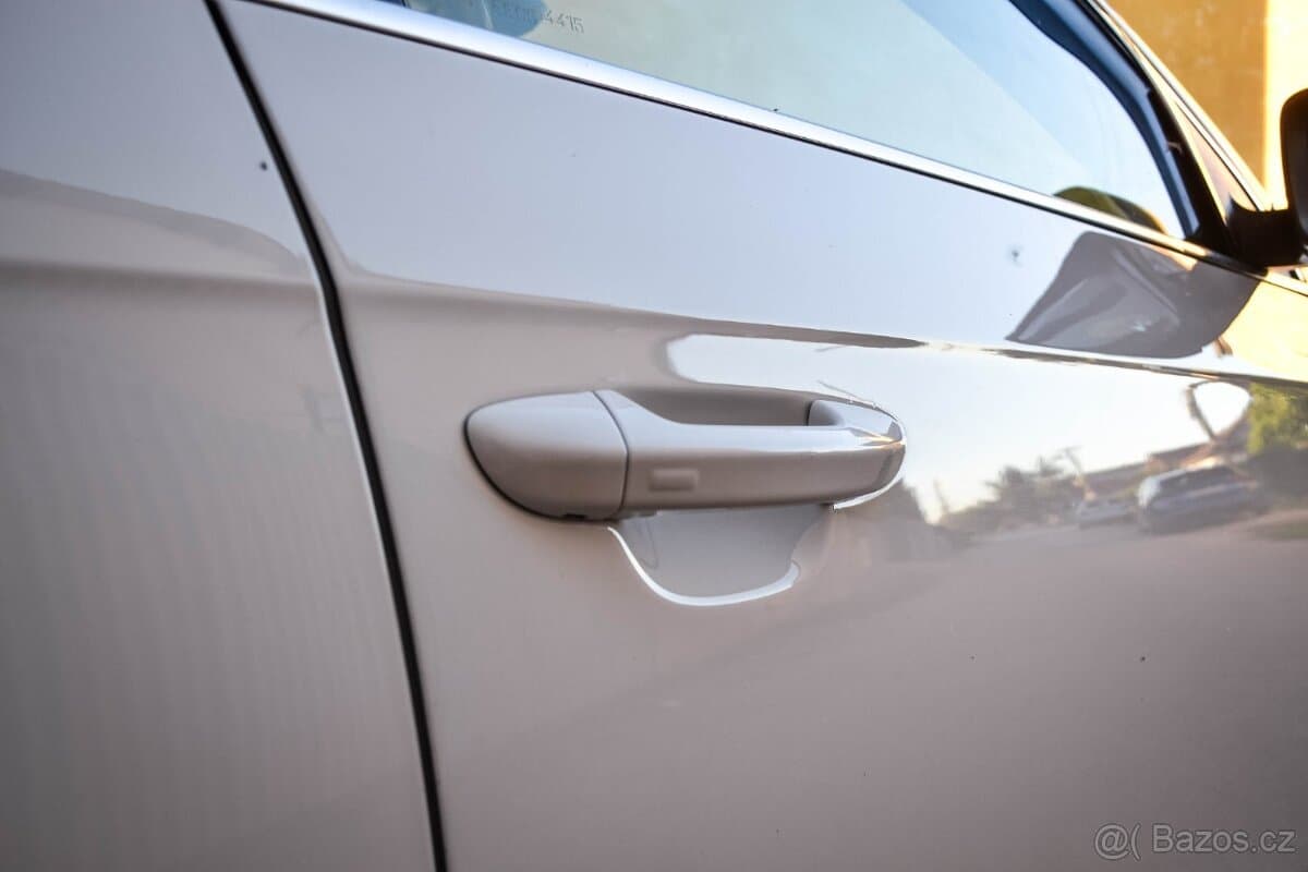 2012 Volkswagen PASSAT - 9