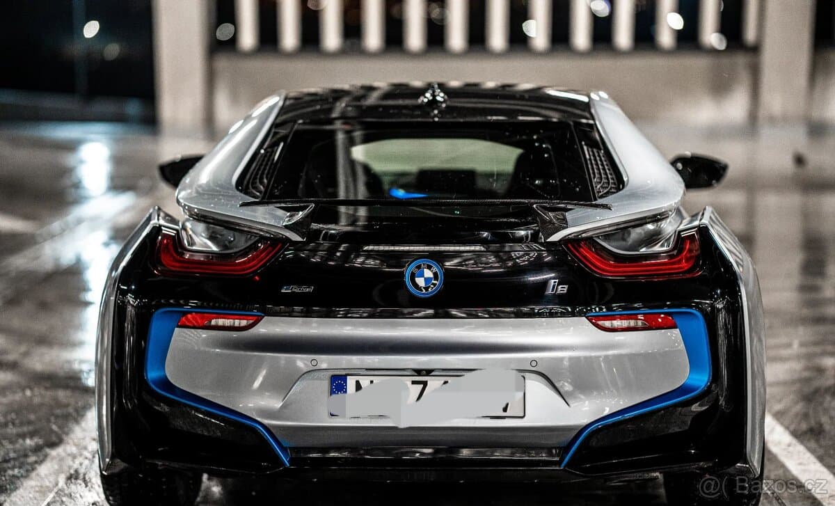 2017 BMW i8 - 9
