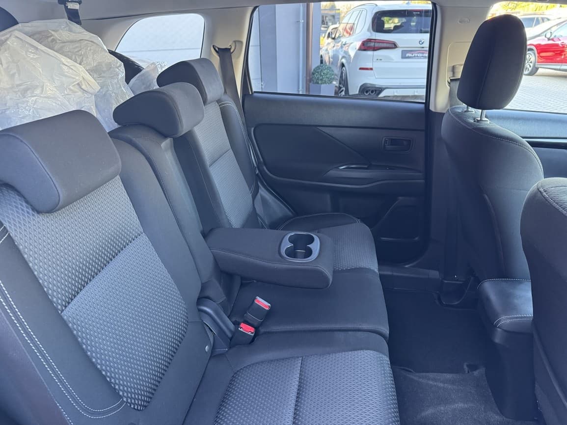 2019 Mitsubishi OUTLANDER - 9