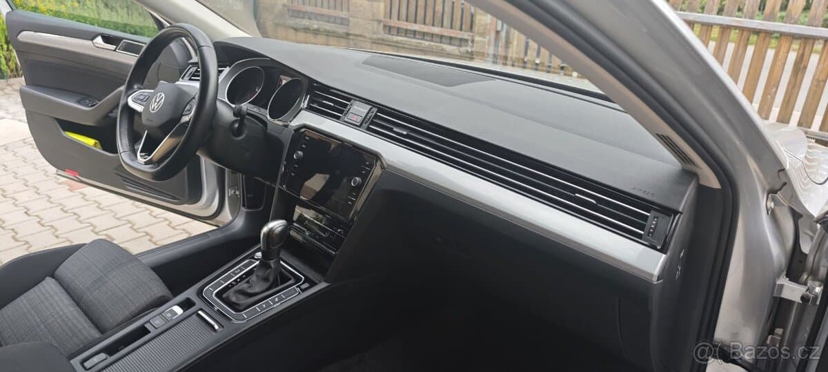 2021 Volkswagen PASSAT - 9