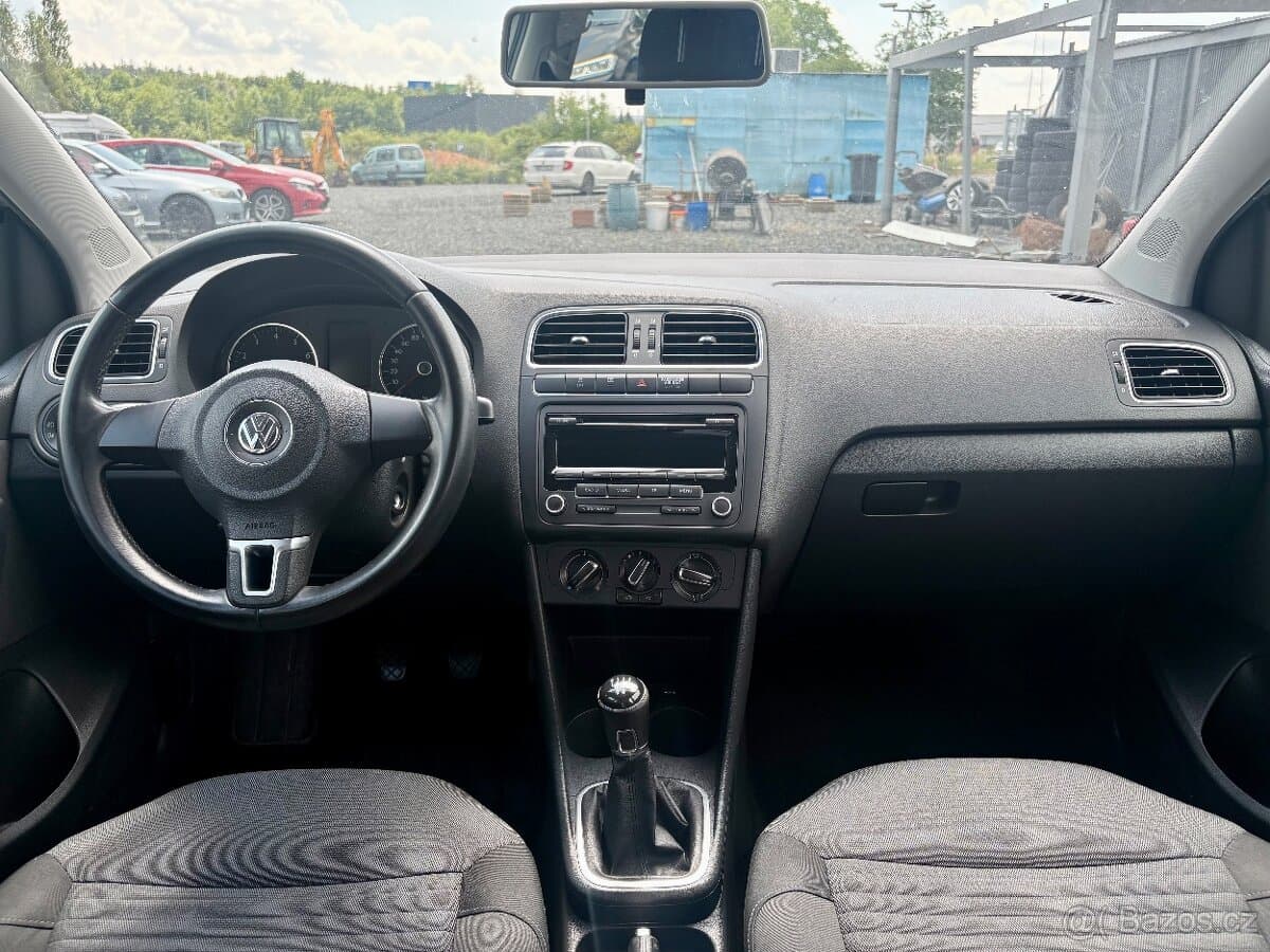 2012 Volkswagen POLO - 9