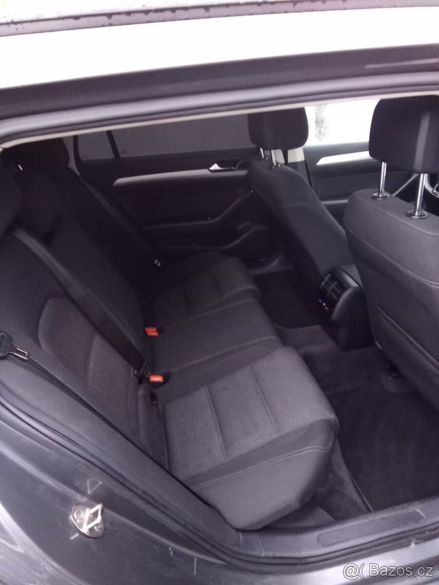 2017 Volkswagen PASSAT - 9