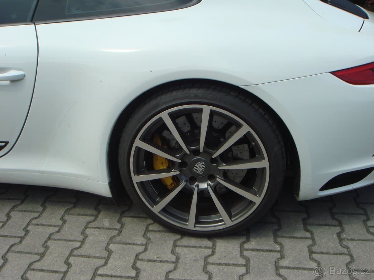 2018 Porsche 911 - 9