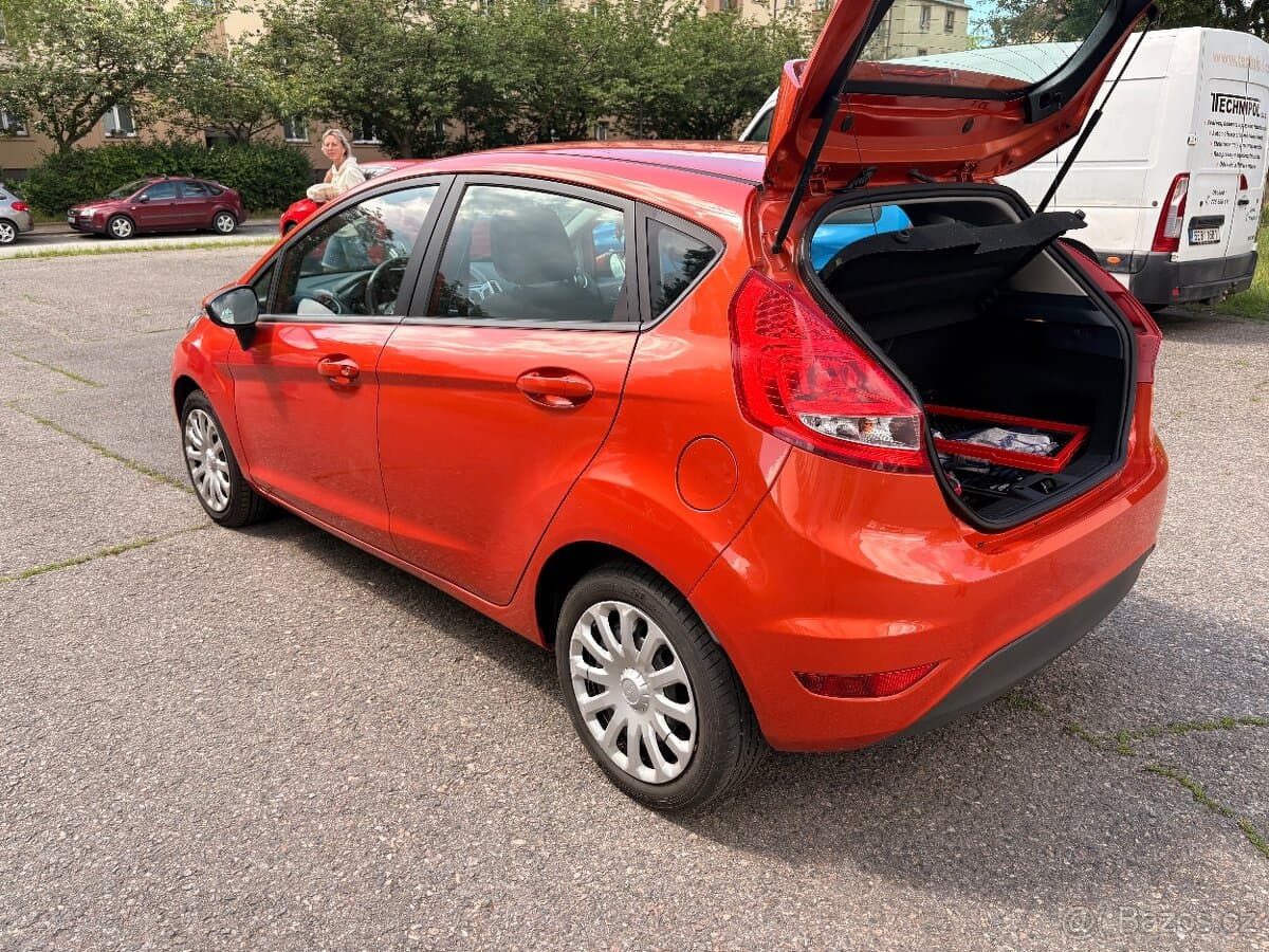 2011 Ford FIESTA - 9