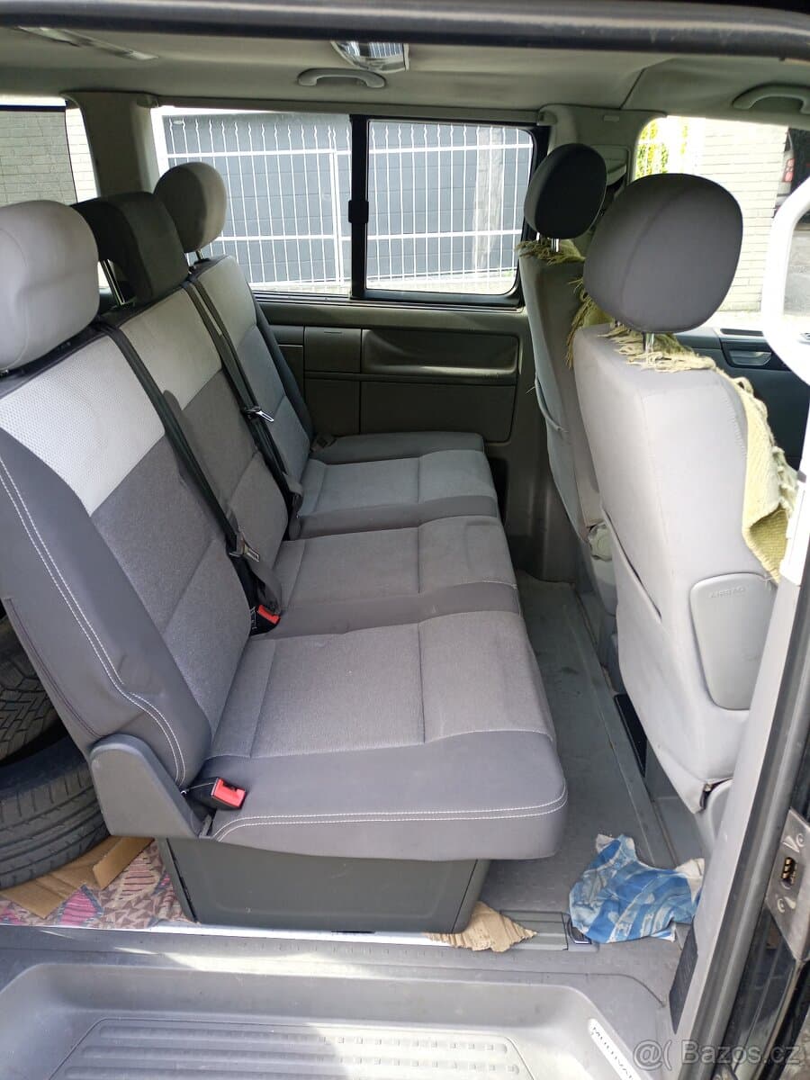 2004 Volkswagen MULTIVAN - 9