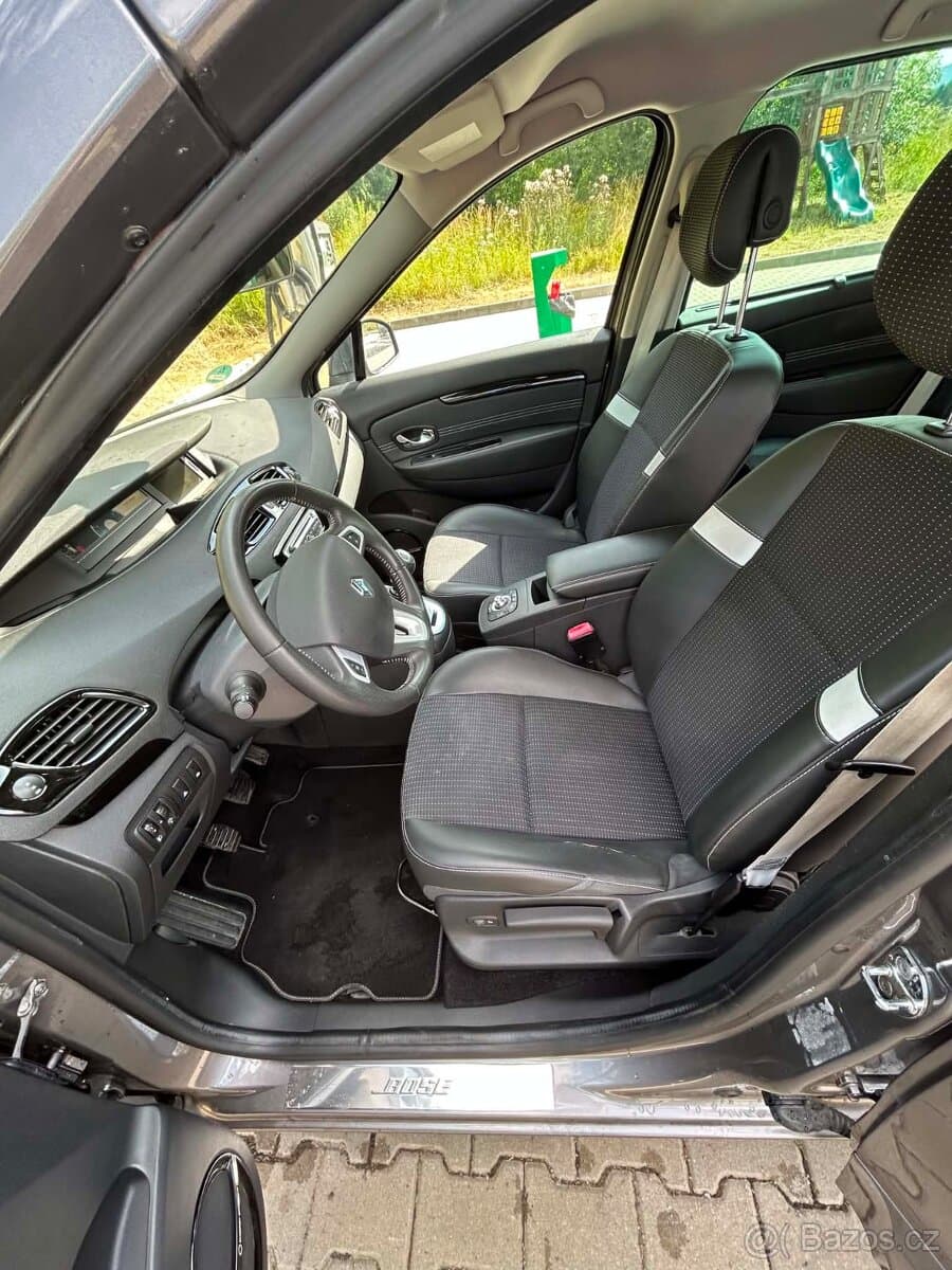 2011 Renault SCENIC - 9