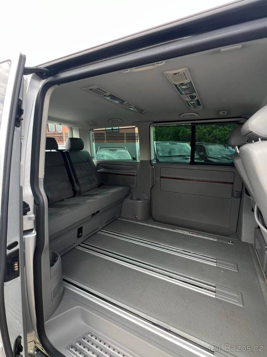 2010 Volkswagen MULTIVAN - 9