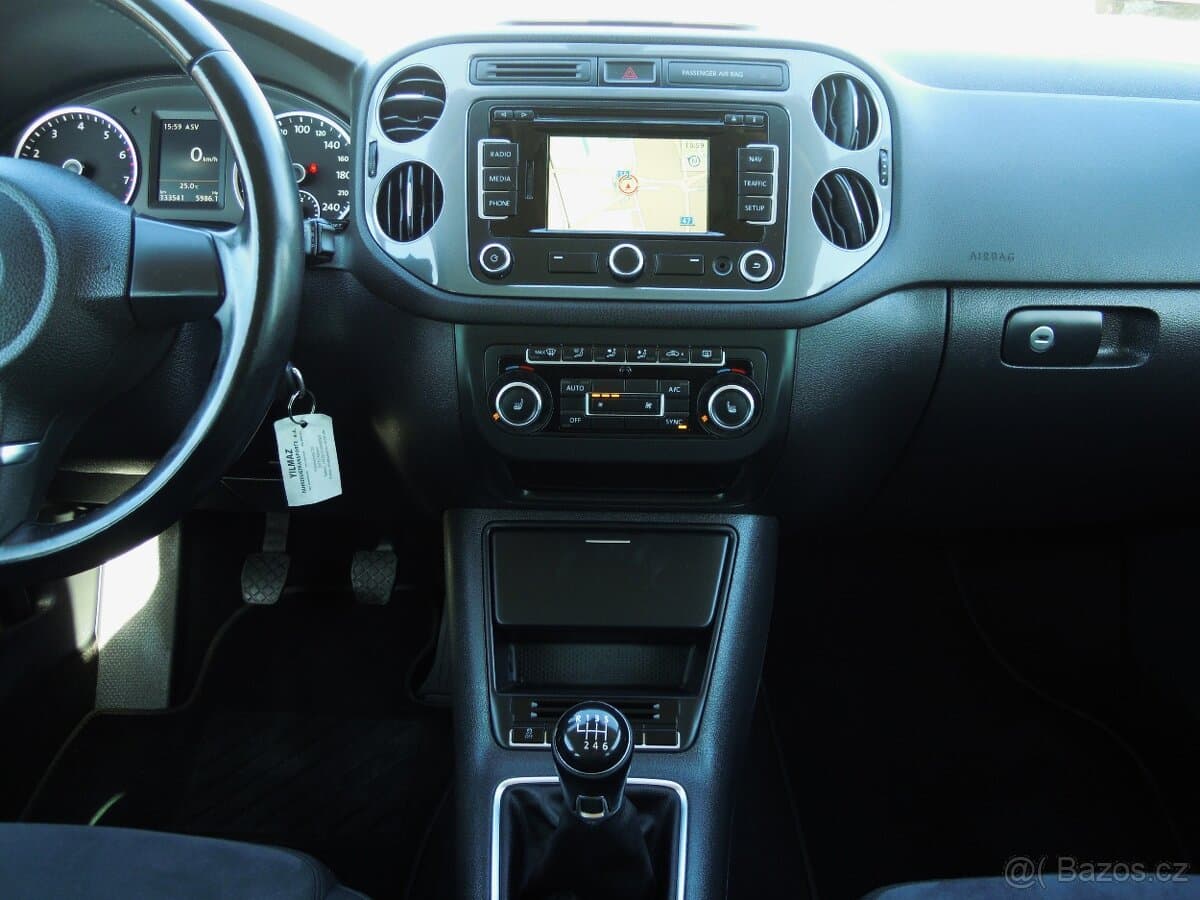 2015 Volkswagen TIGUAN - 9