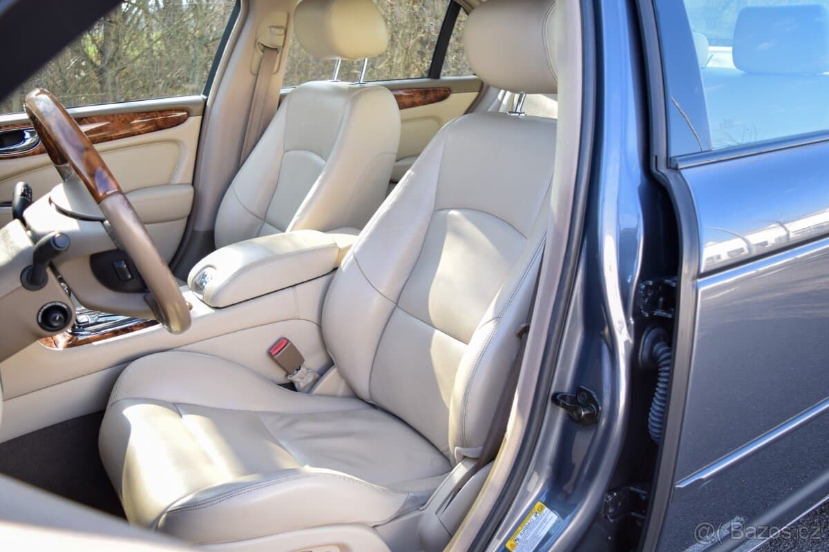 2004 Jaguar XJ - 9