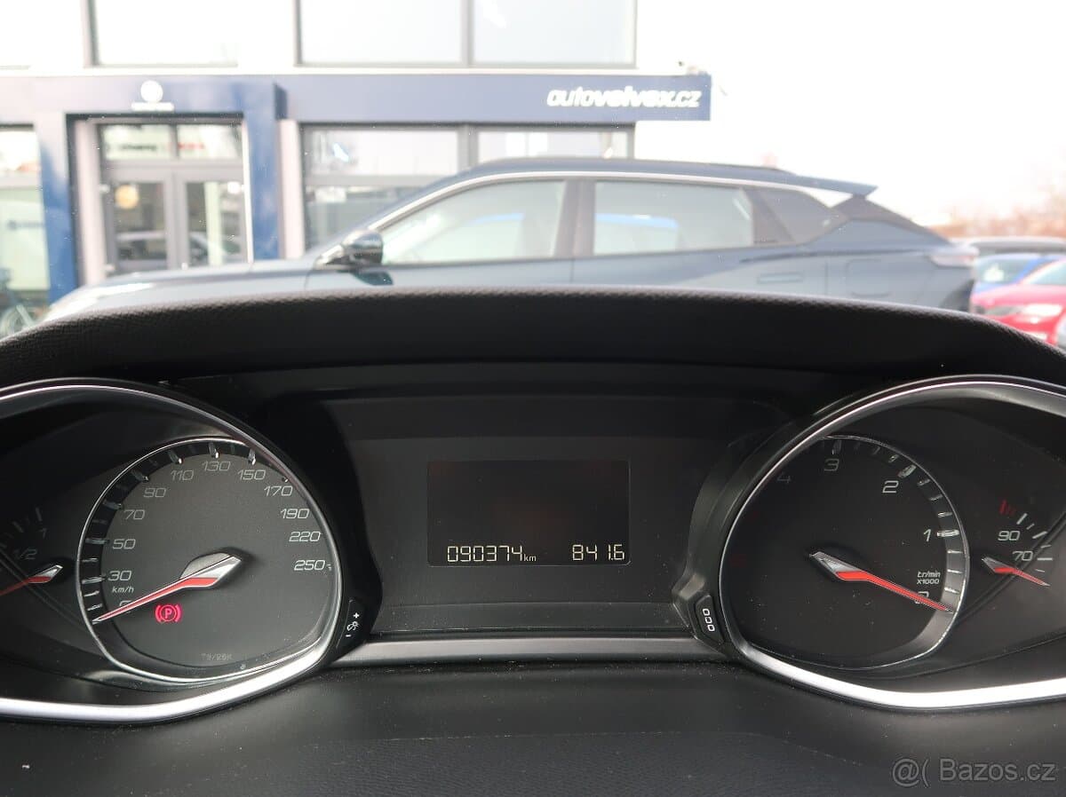 2016 Peugeot 308 - 9