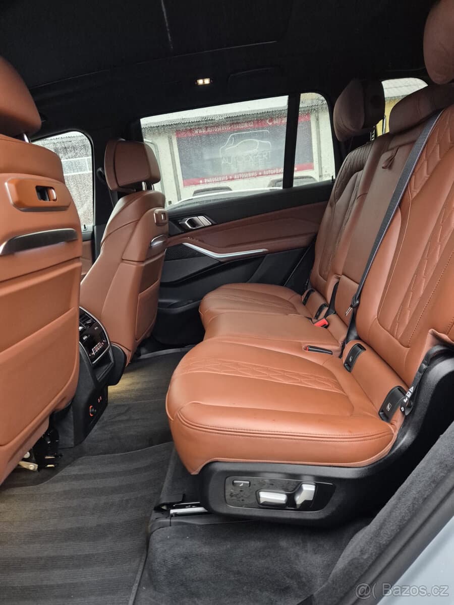 2023 BMW X7 - 9