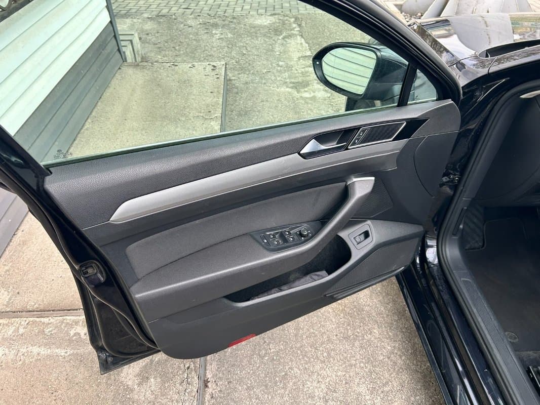 2015 Volkswagen PASSAT - 9
