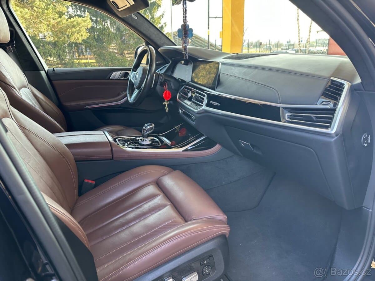 2021 BMW X7 - 9