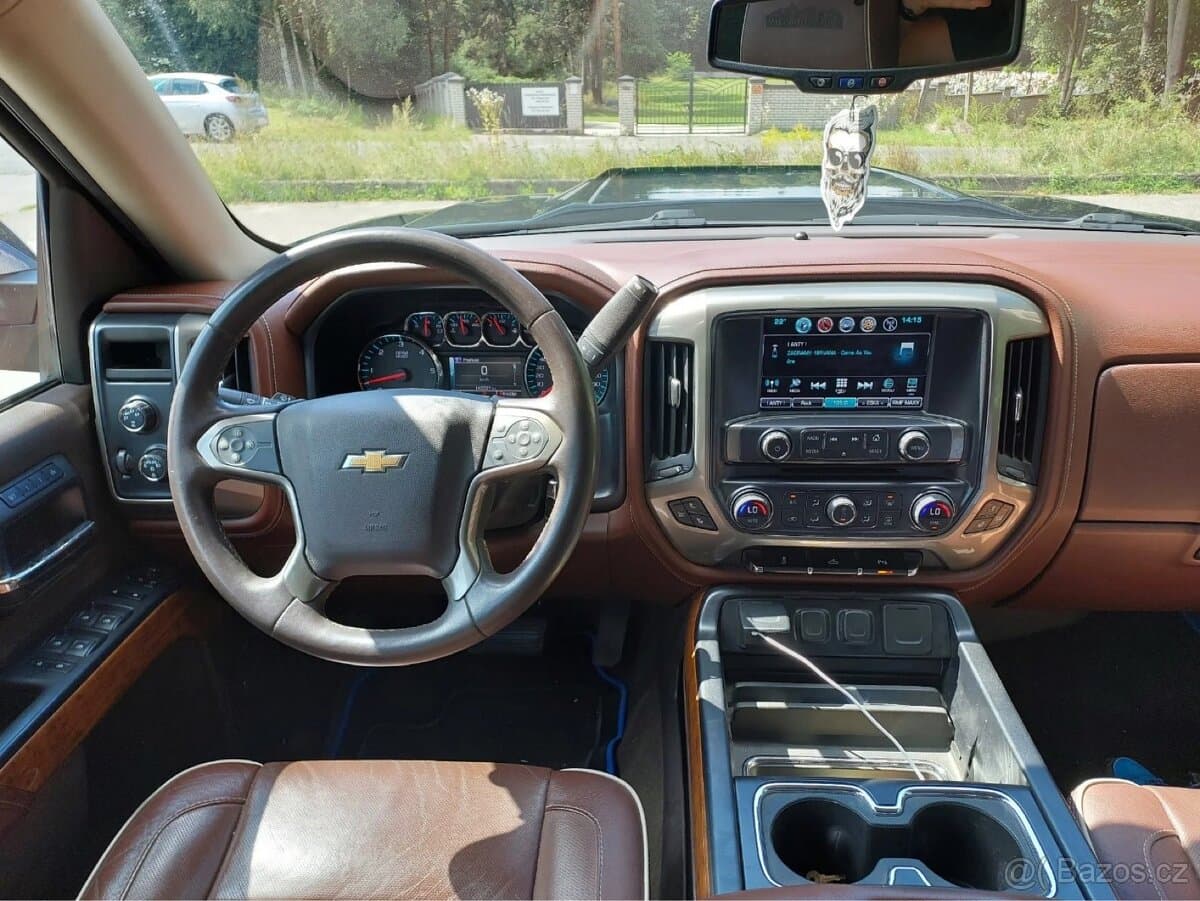 2015 Chevrolet SILVERADO - 9