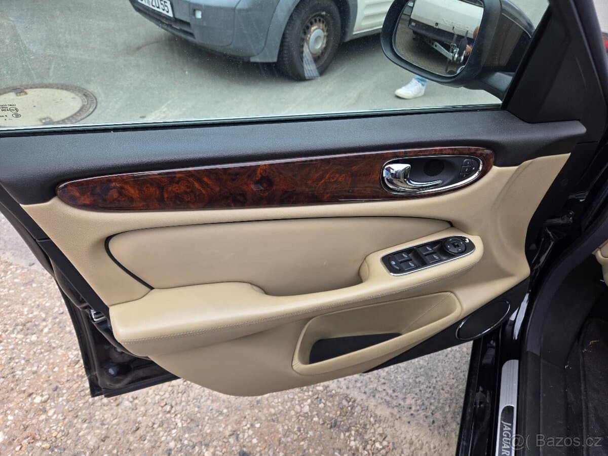 2008 Jaguar XJ - 9