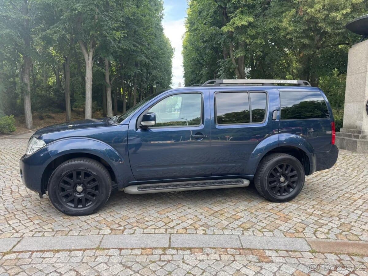 2011 Nissan PATHFINDER - 9