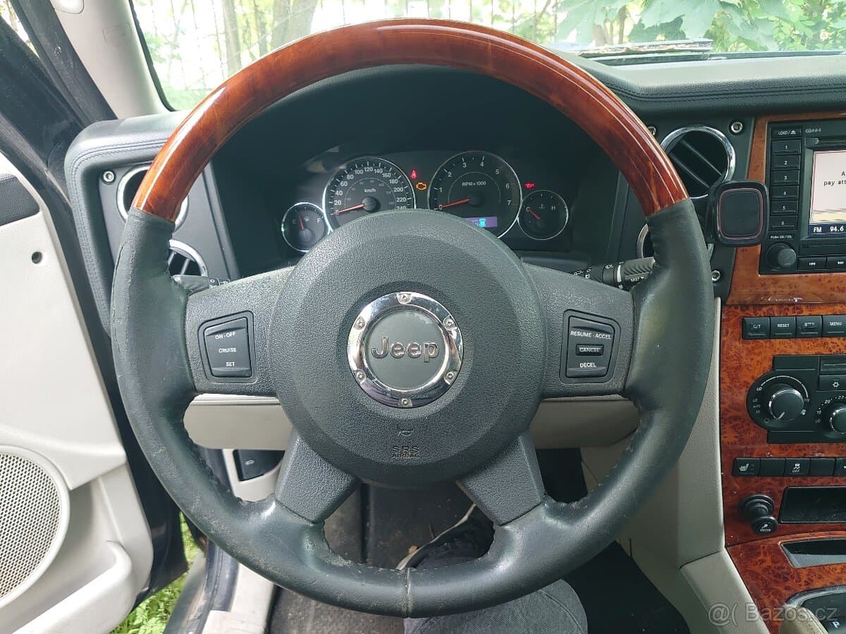 2007 Jeep COMMANDER - 9