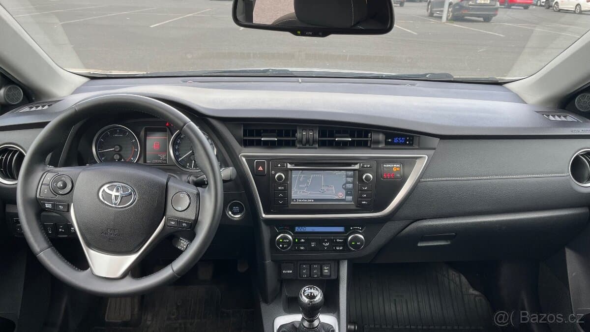 2014 Toyota AURIS - 9