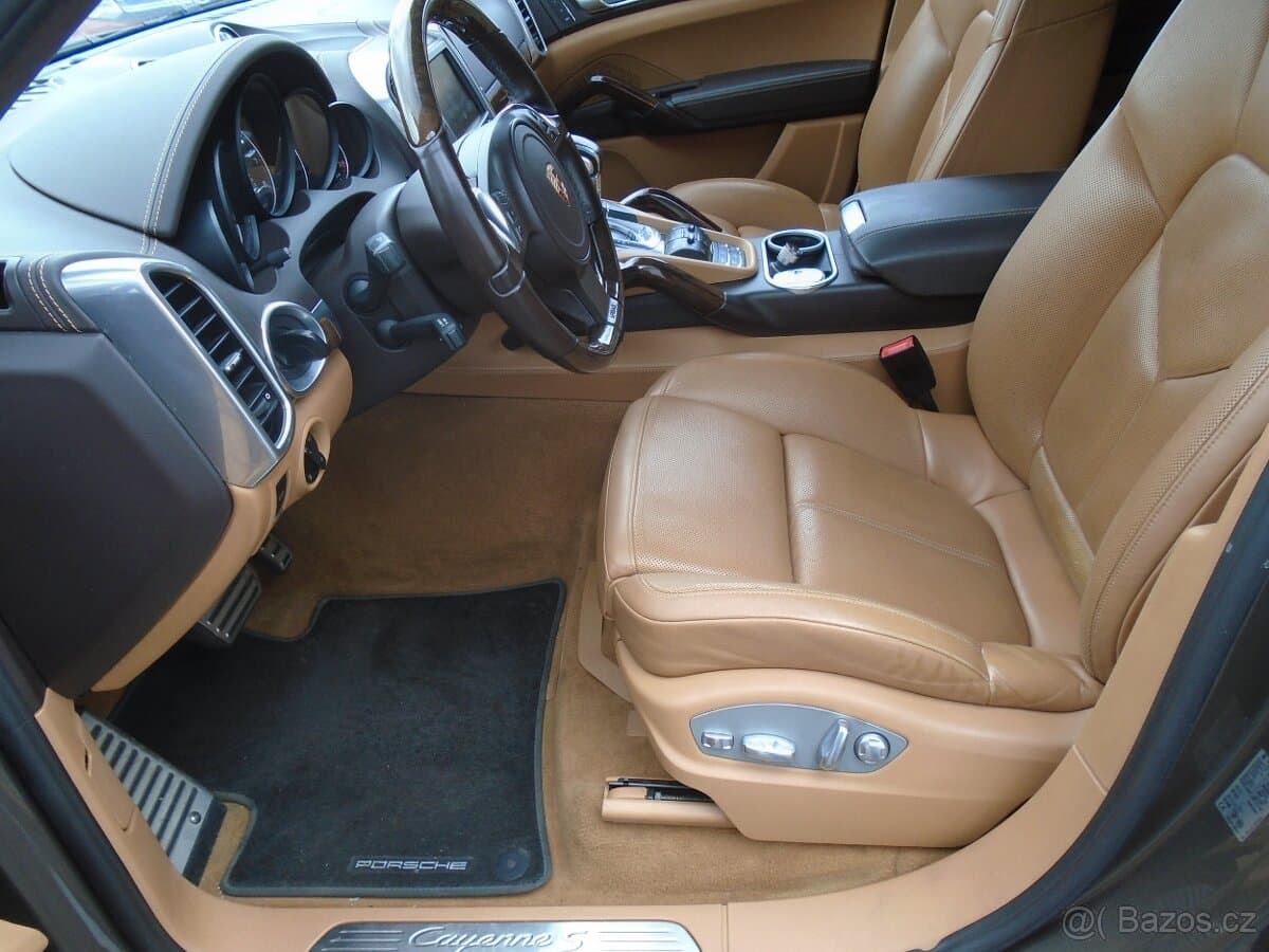 2011 Porsche CAYENNE - 9