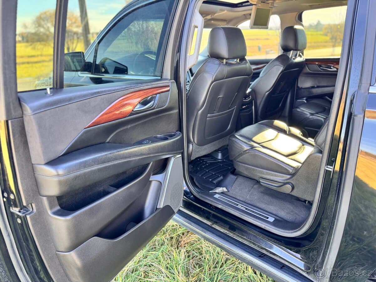 2015 Cadillac ESCALADE - 9