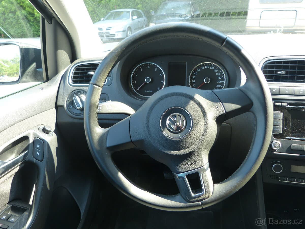 2013 Volkswagen POLO - 9