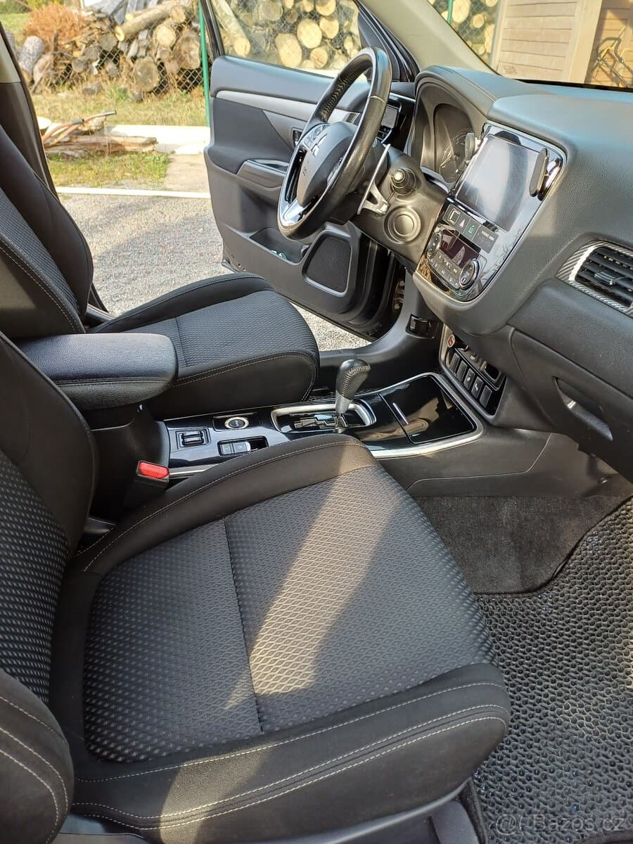2018 Mitsubishi OUTLANDER - 9