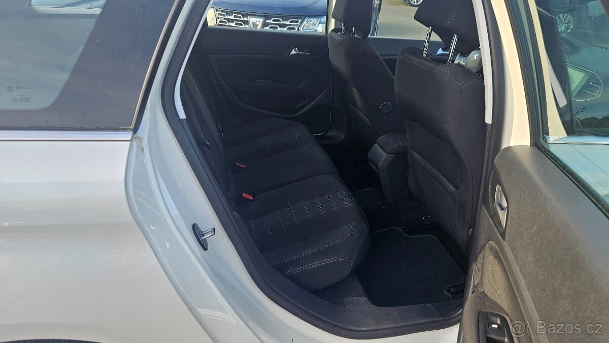 2017 Peugeot 308 - 9