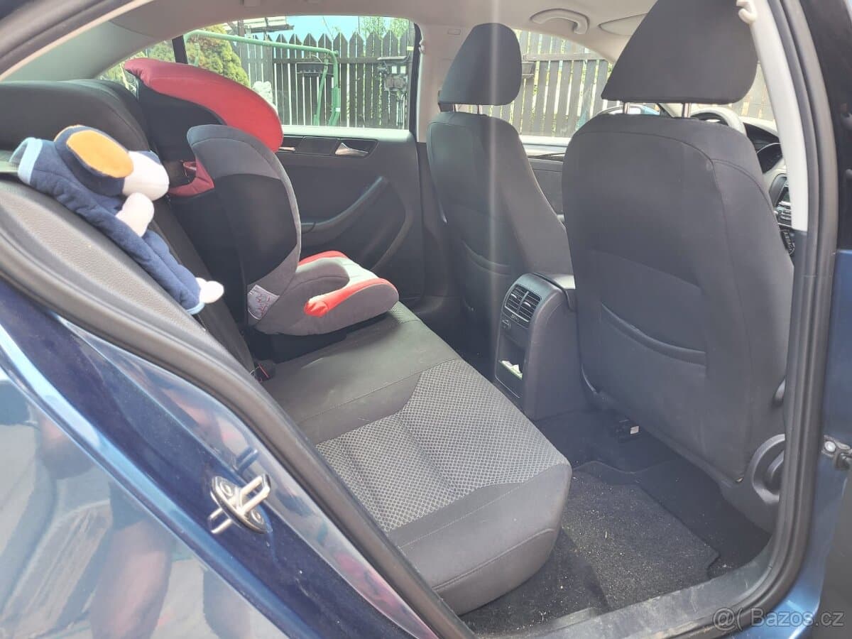 2015 Volkswagen JETTA - 9